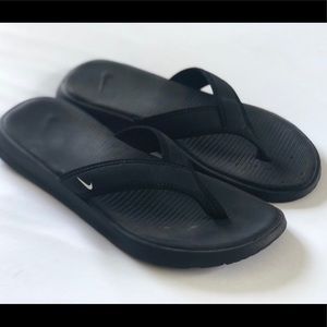 NIKE Flip Flops